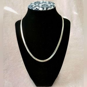Classic Herringbone Necklace from Banana Republic